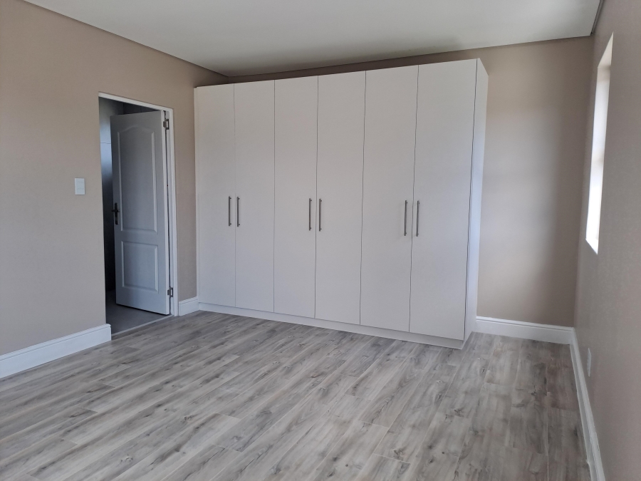 3 Bedroom Property for Sale in Sea Breeze Western Cape